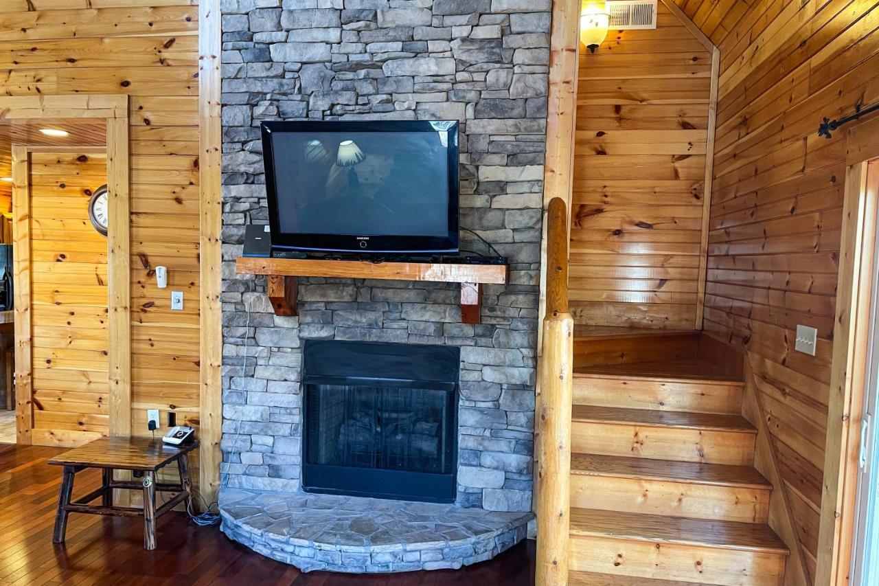 Black Bear Hideaway Cabin 蓋特林堡 外观 照片