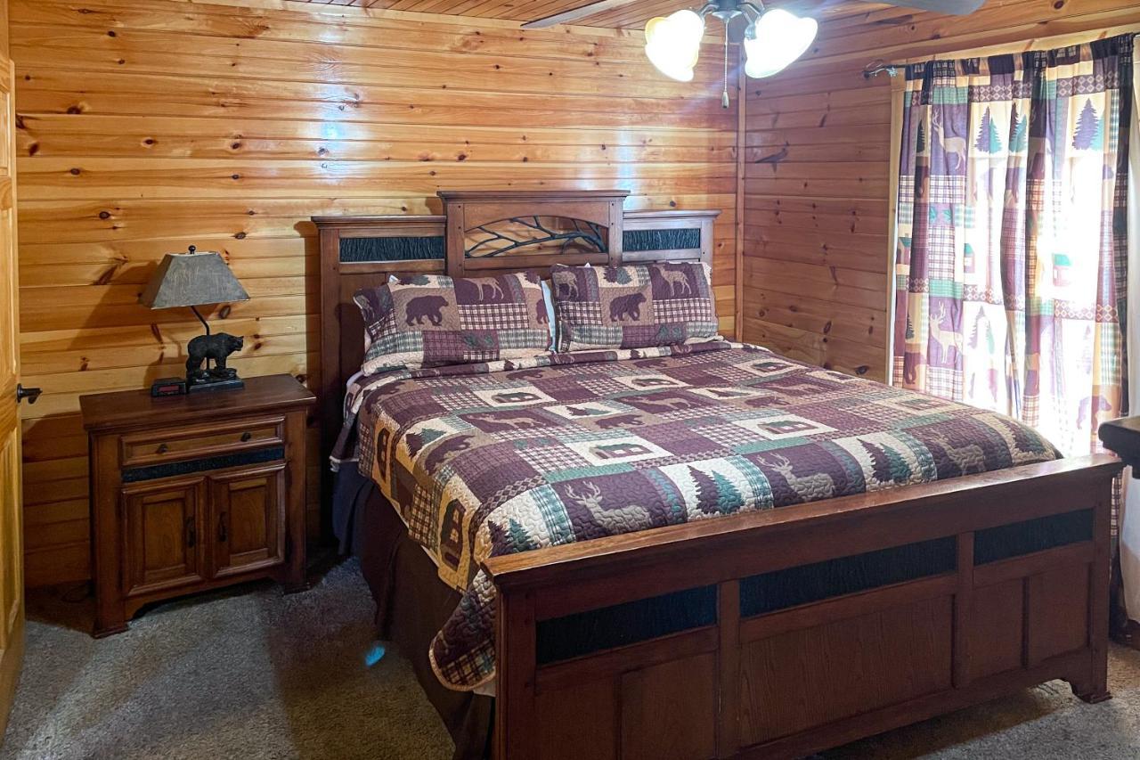 Black Bear Hideaway Cabin 蓋特林堡 外观 照片
