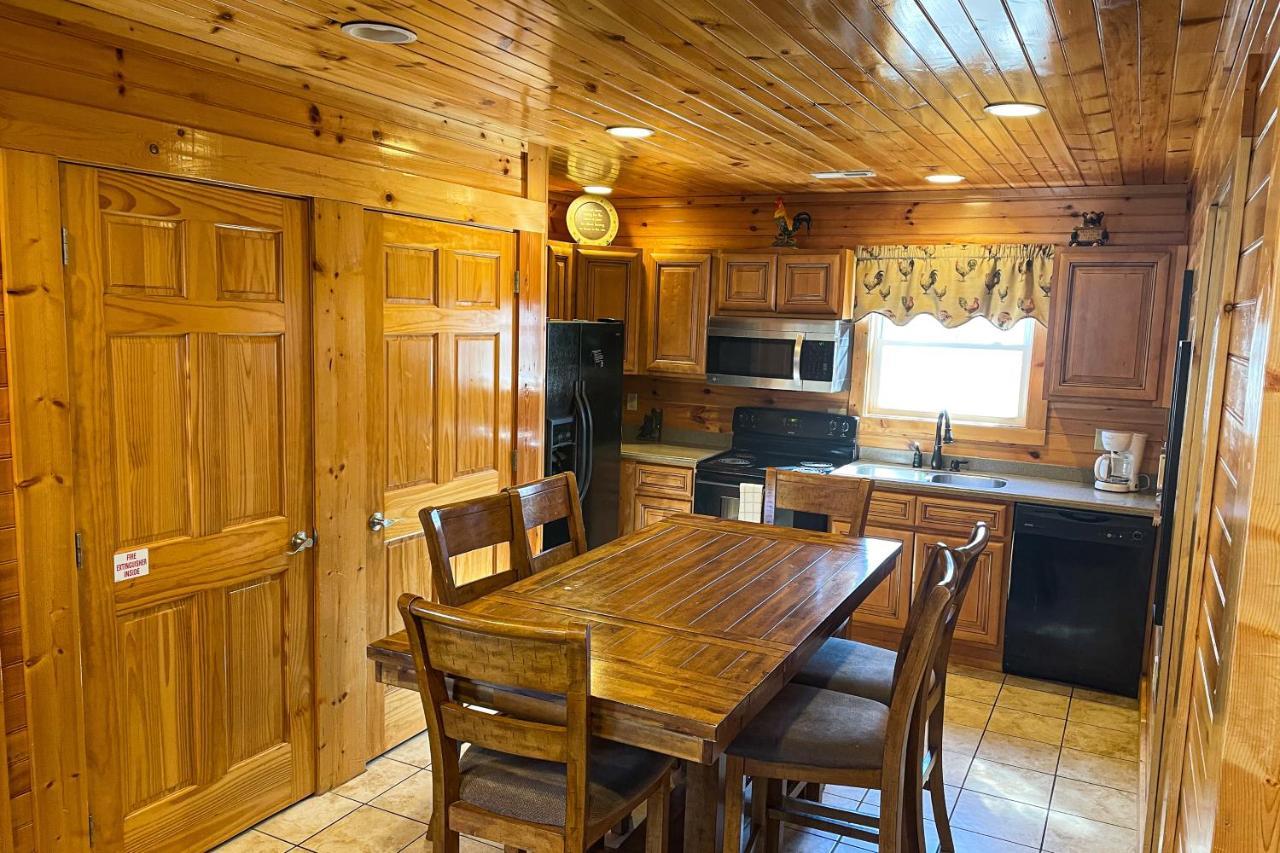 Black Bear Hideaway Cabin 蓋特林堡 外观 照片