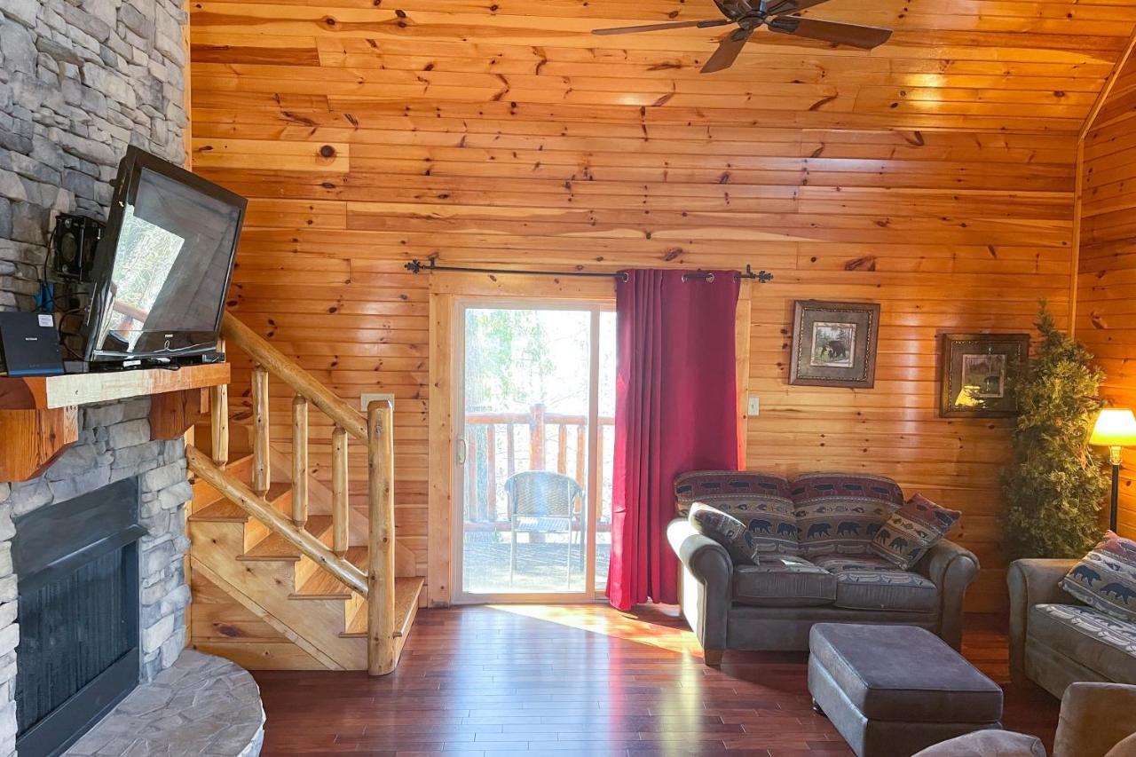 Black Bear Hideaway Cabin 蓋特林堡 外观 照片
