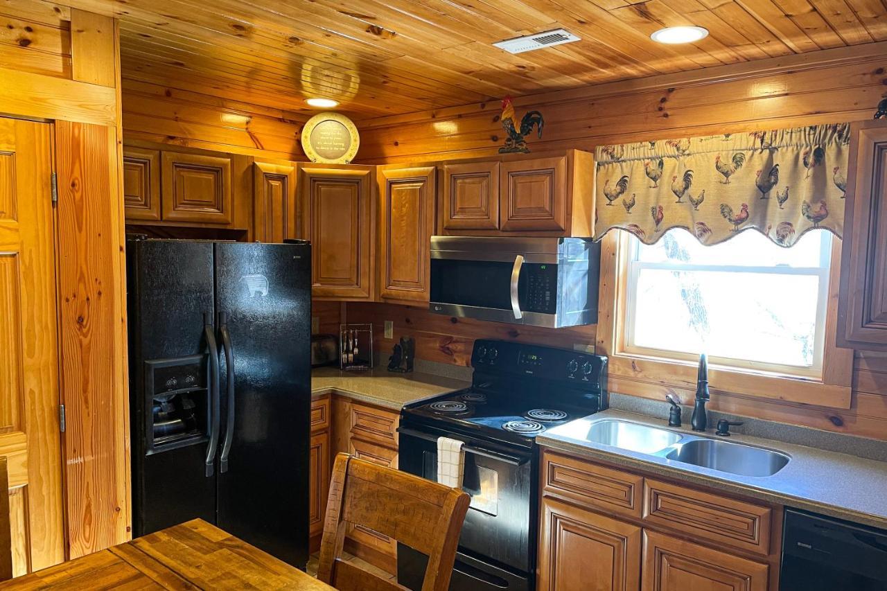 Black Bear Hideaway Cabin 蓋特林堡 外观 照片