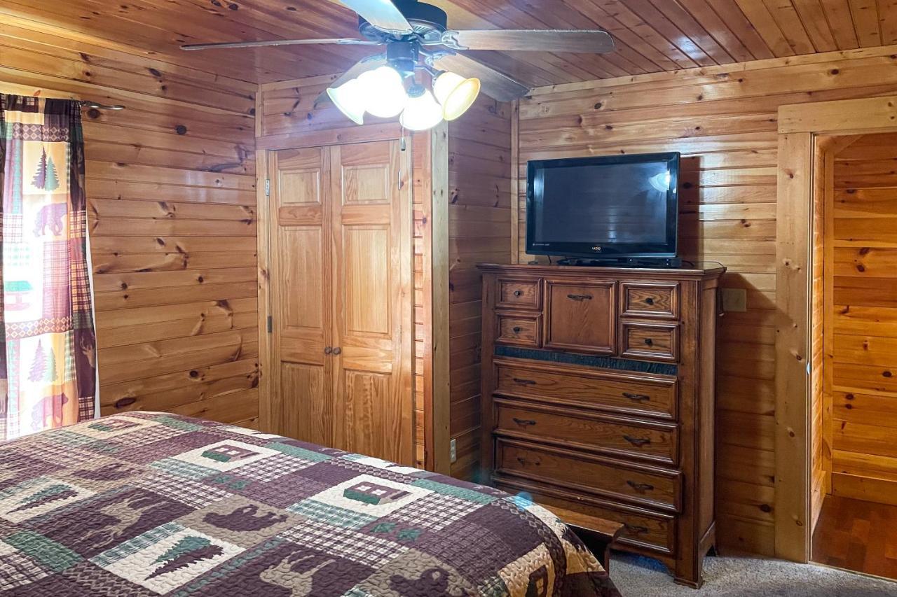Black Bear Hideaway Cabin 蓋特林堡 外观 照片
