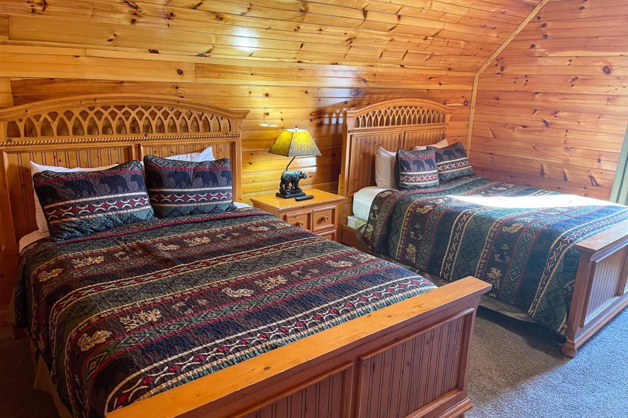 Black Bear Hideaway Cabin 蓋特林堡 外观 照片