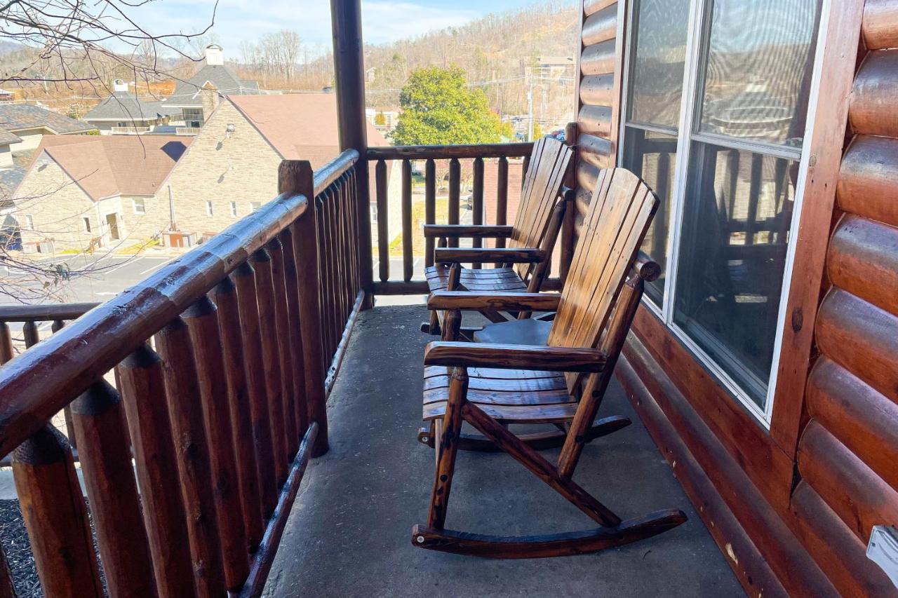 Black Bear Hideaway Cabin 蓋特林堡 外观 照片